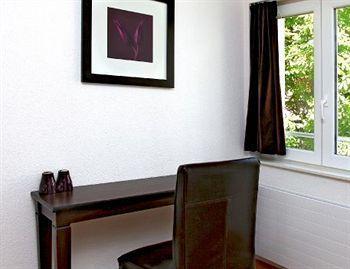 Swiss Star Guesthouse District 4 - Contactless Self Check-In Zürich Buitenkant foto